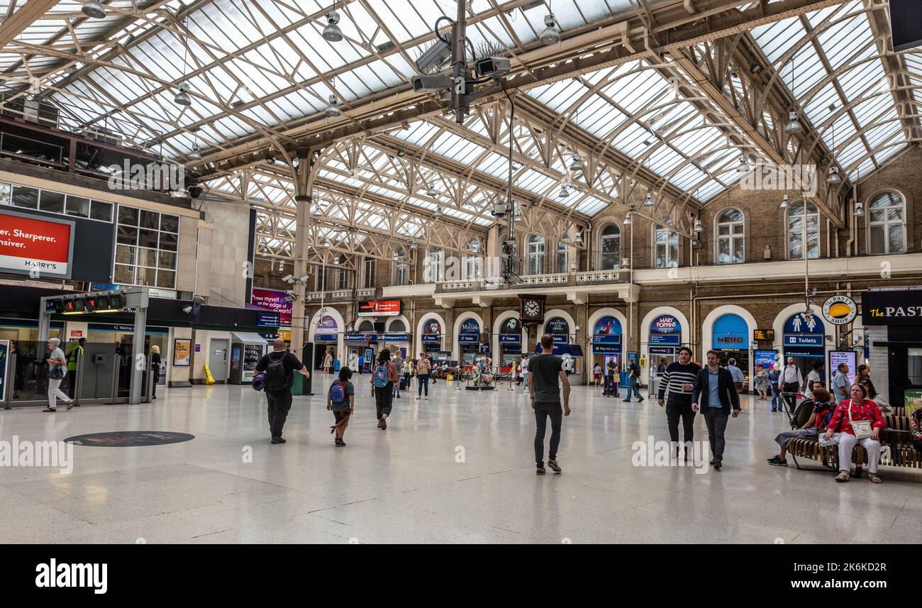 Charring Cross Main Line Station Interior London Großbritannien Stockfoto