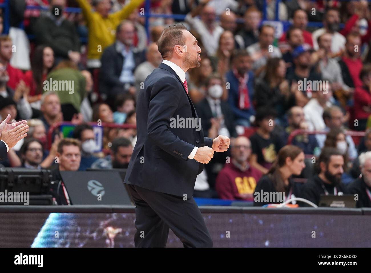 Mailand, Italien. 14. Oktober 2022. Assistent Coach GIUSEPPE POETA (EA7 EMPORIO ARMANI MILANO) während EA7 Emporio Armani Milano vs Alba Berlin, Basketball Euroleague Championship in Mailand, Italien, Oktober 14 2022 Quelle: Independent Photo Agency/Alamy Live News Stockfoto