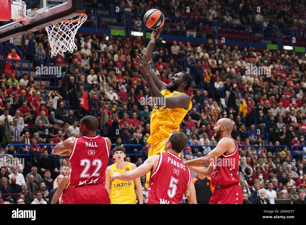 Mailand, Italien. 14. Oktober 2022. Forum of Assago, Mailand, Italien, 14. Oktober 2022, Christ Koumadje (Alba Berlin) im Jahr EA7 Emporio Armani Milano vs Alba Berlin - Basketball Euroleague Championship Credit: Live Media Publishing Group/Alamy Live News Stockfoto