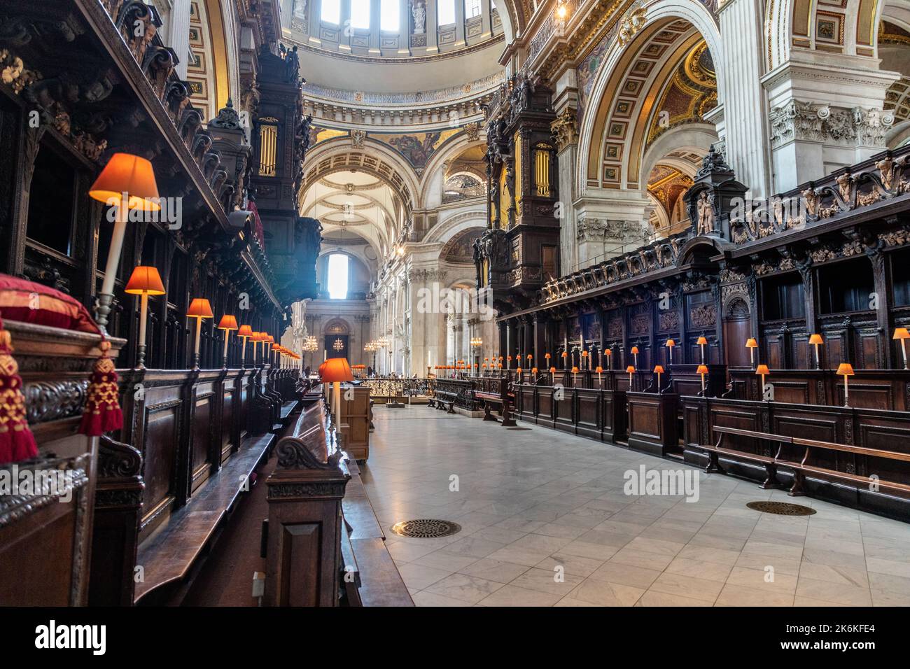 Der Chor im Inneren von St. Pauls Cathedral London Stockfoto
