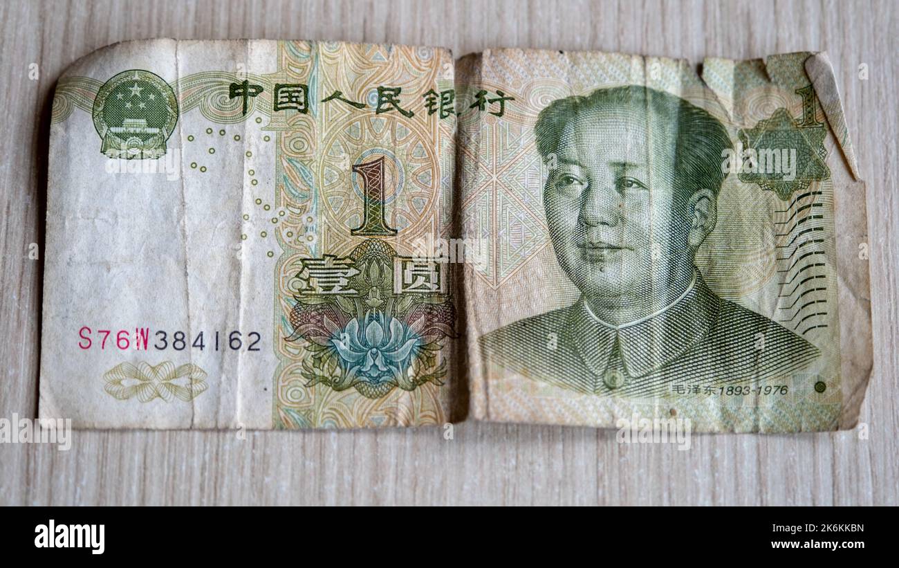 1 chinesische Yuan Banknote Hintergrund, alt getragen mit großer Hintergrundstruktur, Draufsicht. Stockfoto