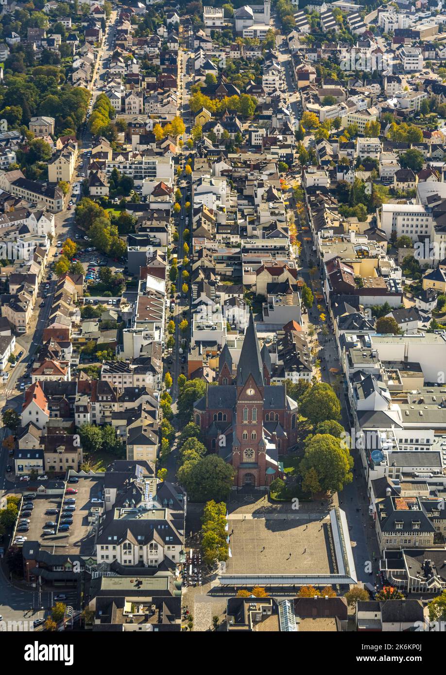 Luftaufnahme, Neheimer Dom - St. Johannes-Baptist, Neheimer Marktplatz, Apothekerstraße und Hauptstraße, Neheim, Arnsberg, Sauerland, Nordrhein-West Stockfoto