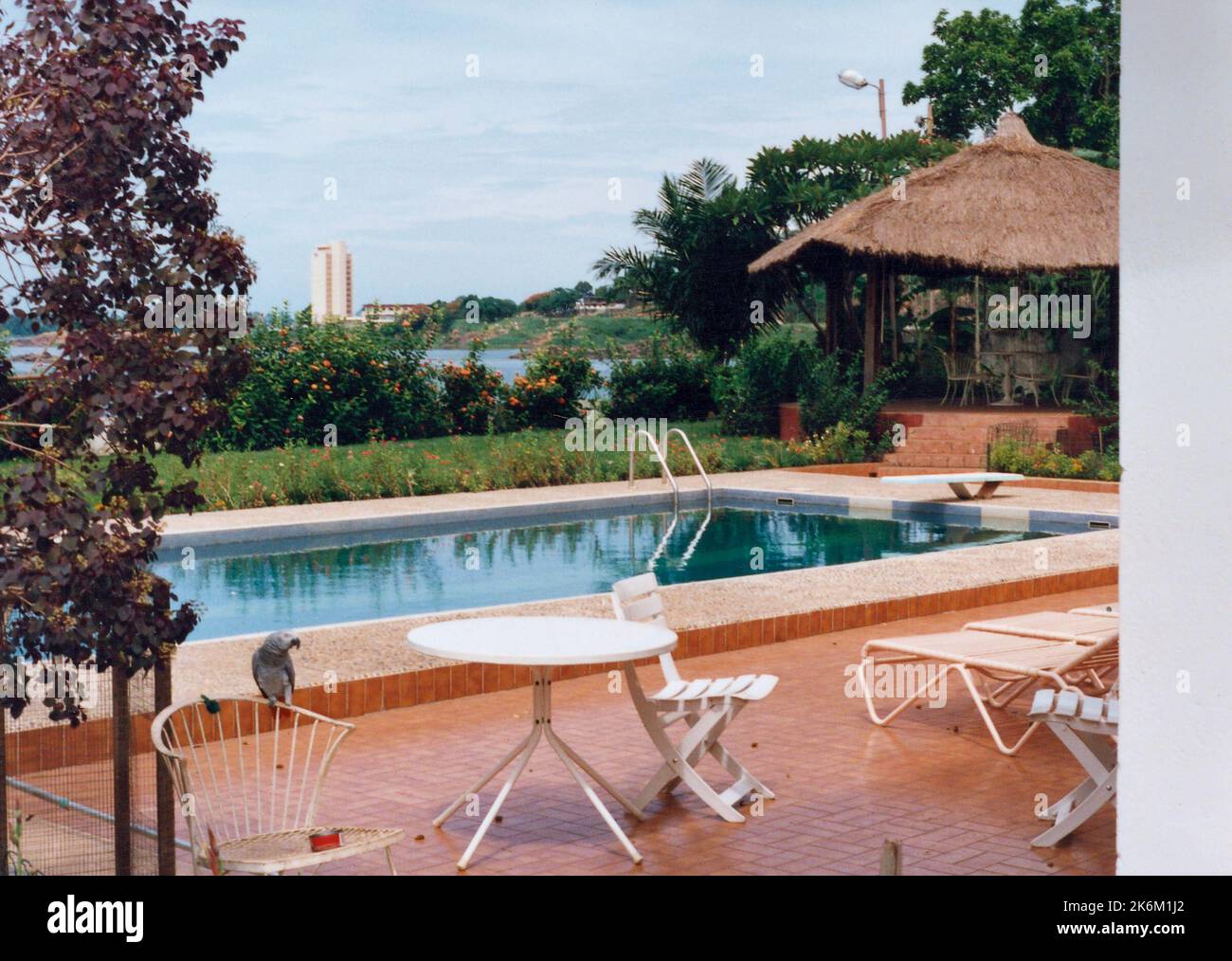 Bangui - Wohnsitz, der für einen nicht-US-Bürger lizenziert ist Government Entity - 1990, Vereinigte Staaten Fotos im Zusammenhang mit Botschaften, Konsulaten und anderen Überseegebäuden Stockfoto Bangui - Wohnsitz, der für einen nicht-US-Bürger lizenziert ist Government Entity - 1990, Vereinigte Staaten Fotos im Zusammenhang mit Botschaften, Konsulaten und anderen Überseegebäuden Stockfoto