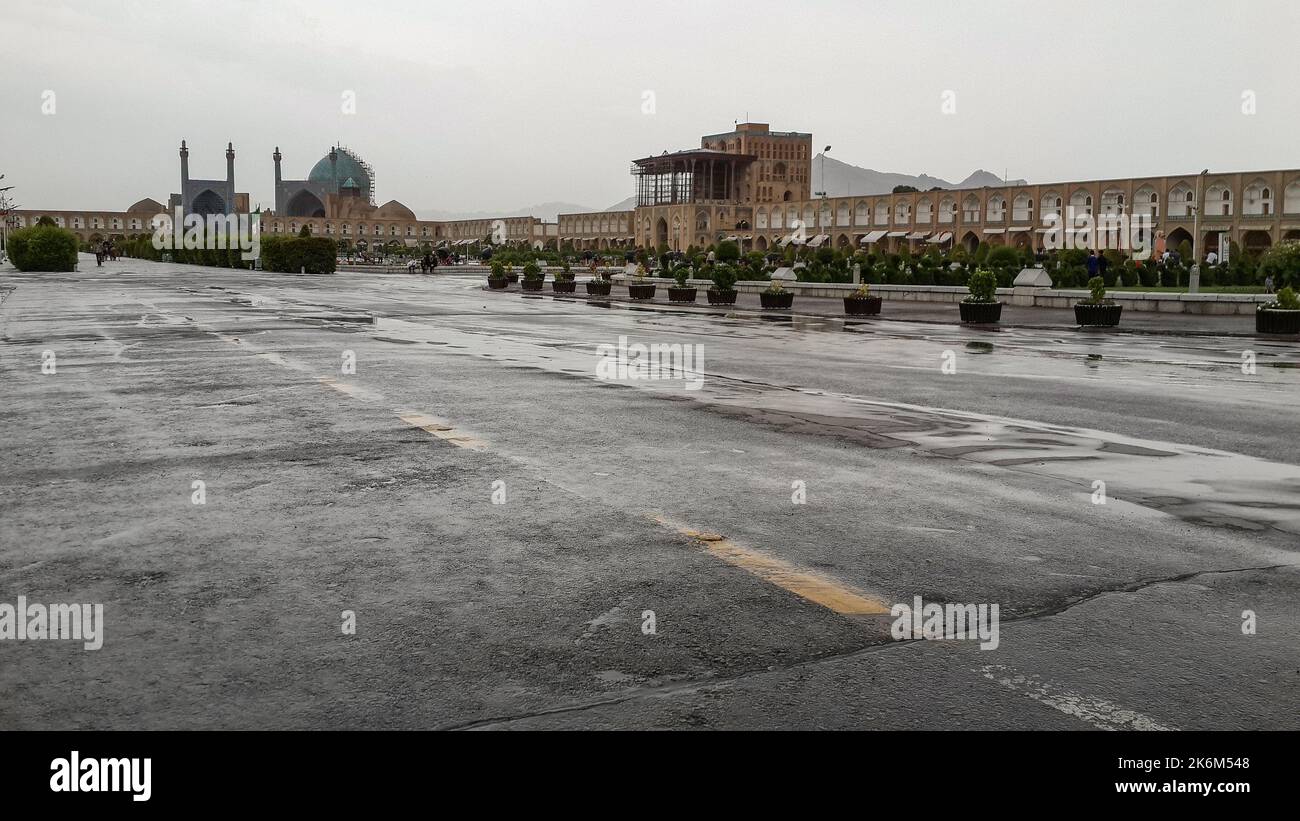 Der Naqsh Jahan Platz in Isfahan ist einer der wichtigsten und schönsten Orte in einer der berühmten Städte des Iran für Touristen und Reisende Stockfoto