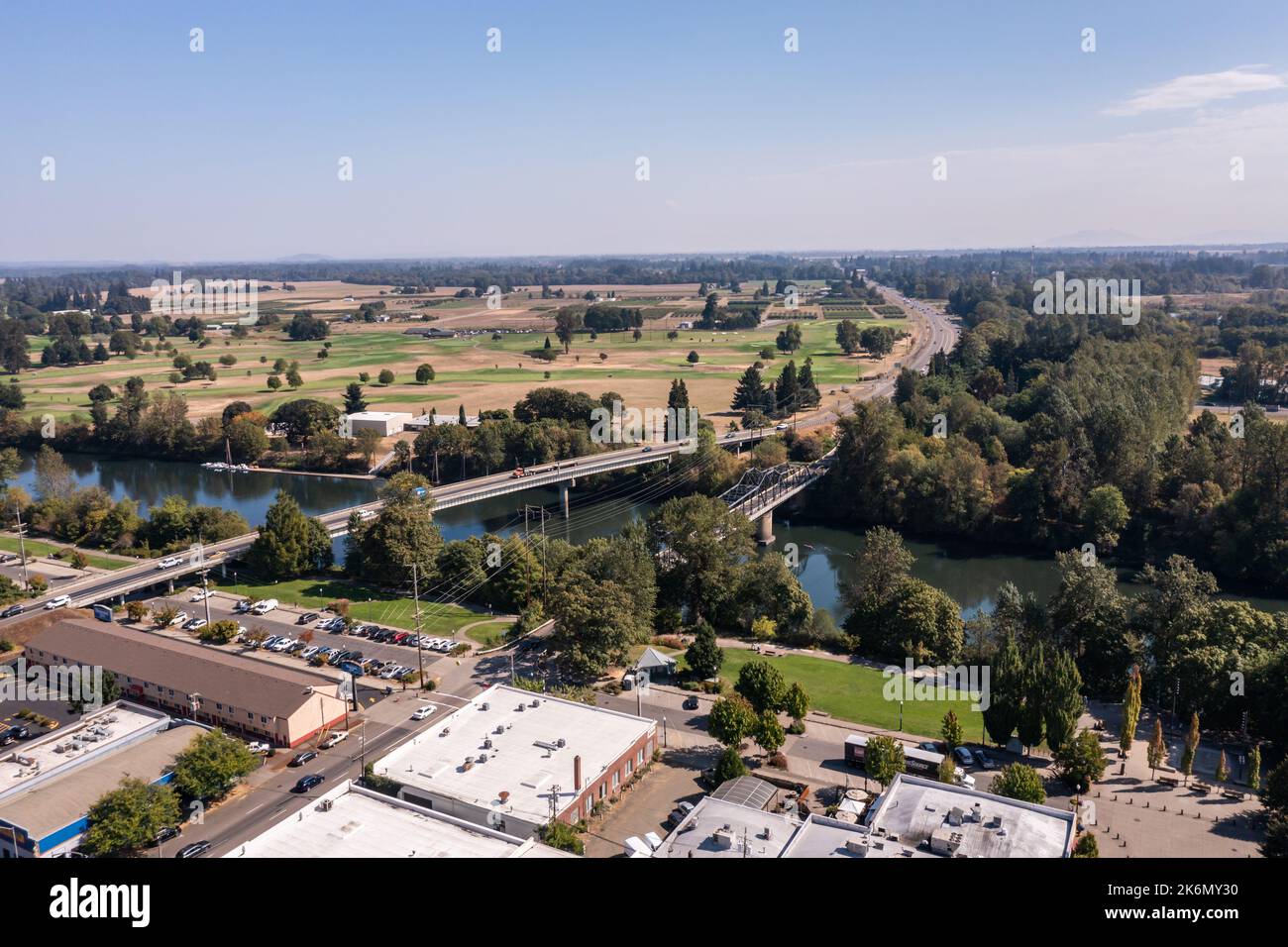 Corvallis, Oregon. Brücke über den Willamette River. Stockfoto
