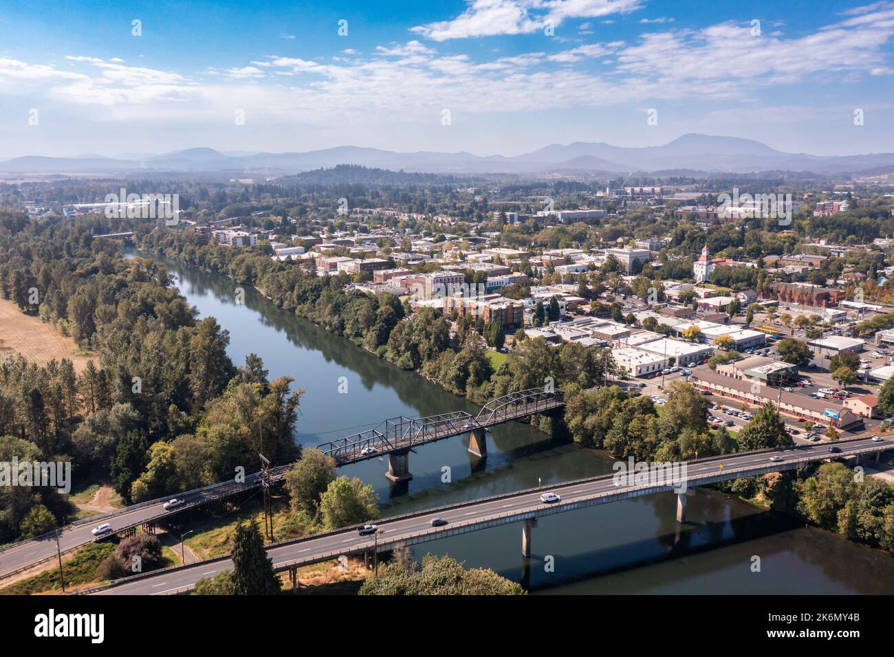Corvallis, Oregon. Brücke über den Willamette River. Stockfoto