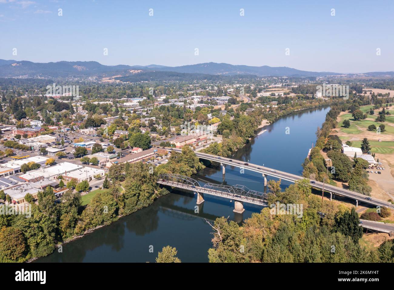 Corvallis, Oregon. Brücke über den Willamette River. Stockfoto