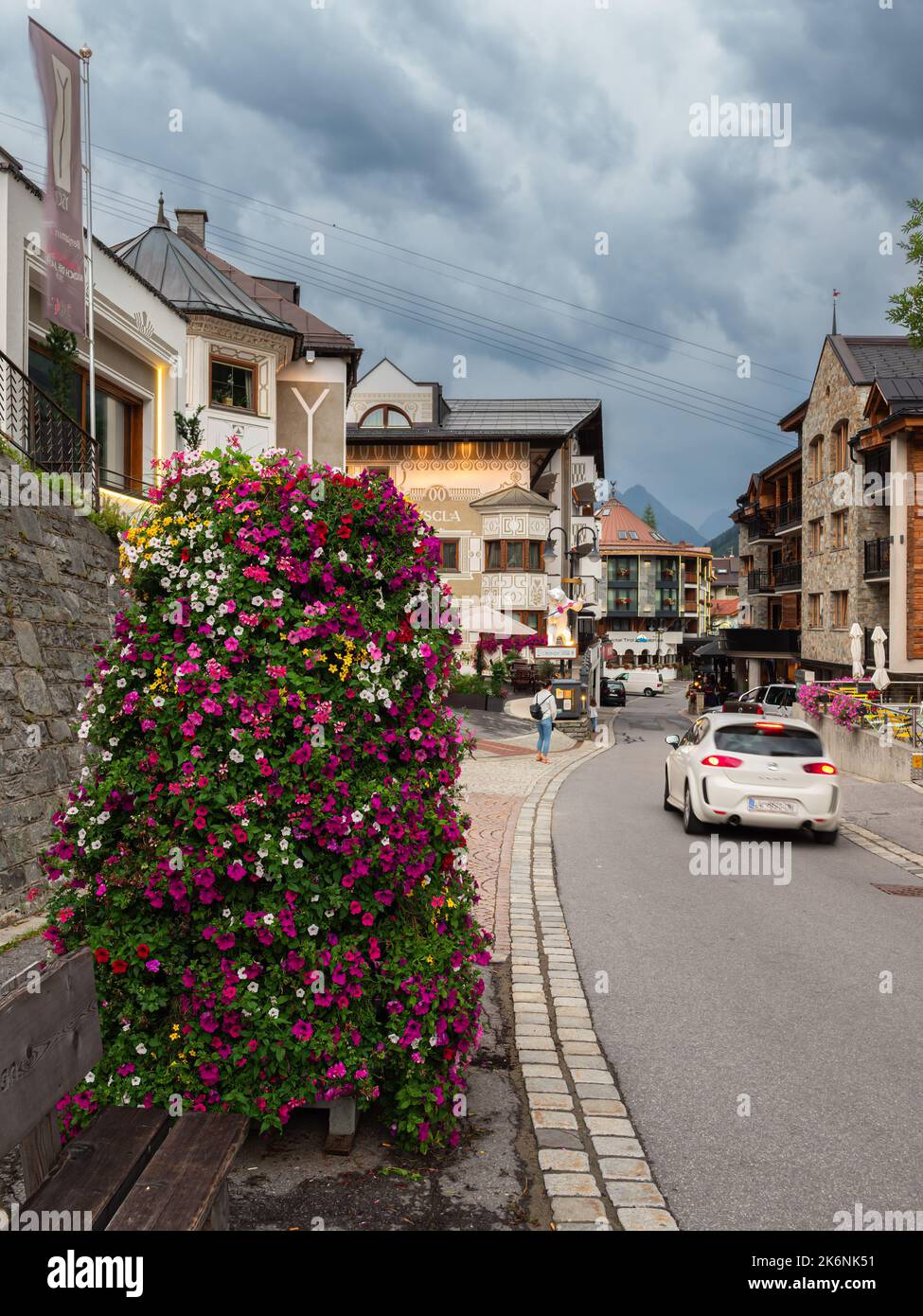 Ischgl, Österreich - 25. Juli 2022: Ischgl ist eine Stadt im Paznaun im österreichischen Bundesland Tirol. Sein Skigebiet ist mit dem von Samna verbunden Stockfoto