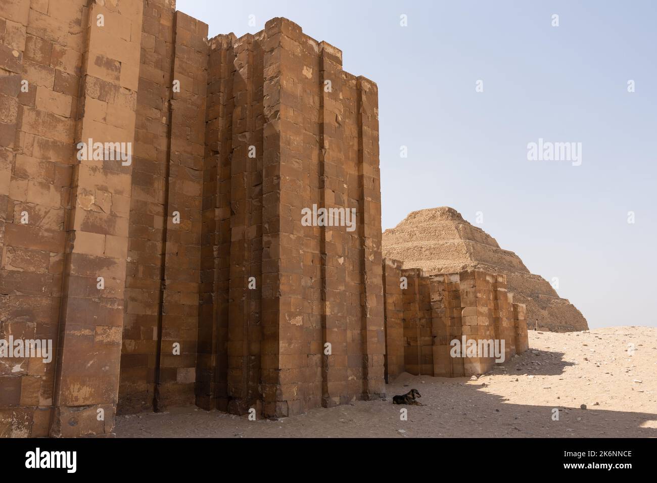 Architektonischer Komplex mit Pyramiden in einer Nekropole in Ägypten Stockfoto