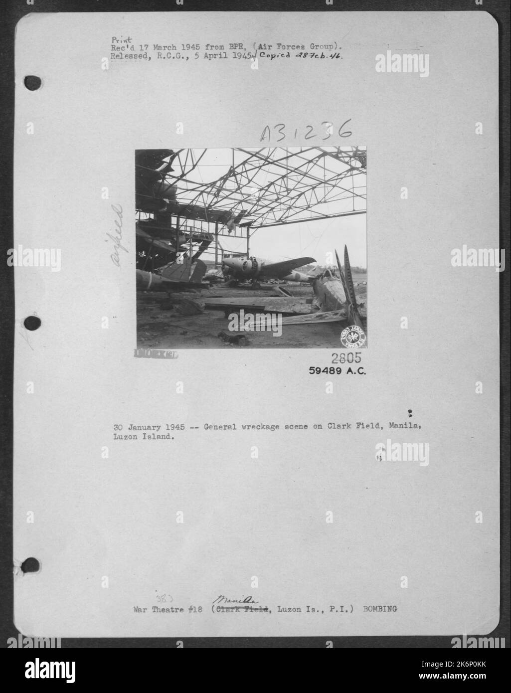 30. Januar 1945 --Allgemeine Wrackszene auf Clark Field, Manila, Luzon Island. Stockfoto