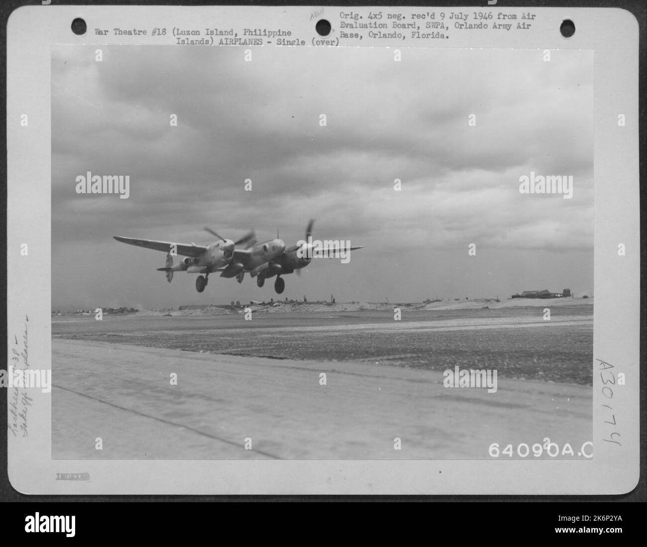 Lockheed F-5 „Blitz“ beim Abflug vom Flugplatz Lingayen, Luzon Island, Philippinen, 17. Mai 1945. Diese Flugzeuge Operierten Über Formosa. Stockfoto