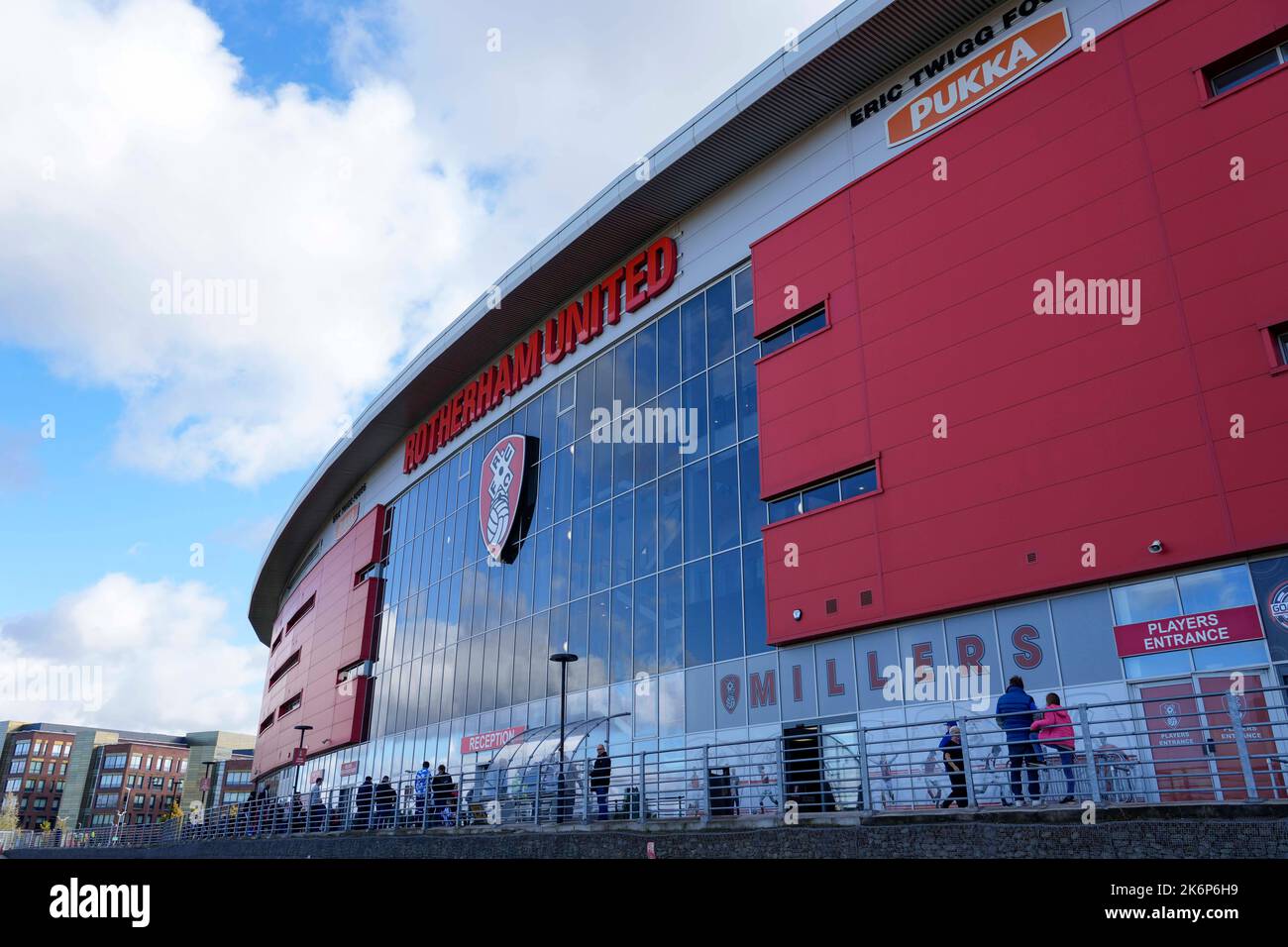 Rotherham, Großbritannien. 09. Oktober 2022. Allgemeine Ansicht des AESSEAL New York Stadions vor dem Spiel vor dem Sky Bet Championship Spiel Rotherham United gegen Huddersfield Town im AESSEAL New York Stadium, Rotherham, Vereinigtes Königreich, 15.. Oktober 2022 (Foto von Steve Flynn/News Images) in Rotherham, Vereinigtes Königreich am 10/9/2022. (Foto von Steve Flynn/News Images/Sipa USA) Quelle: SIPA USA/Alamy Live News Stockfoto