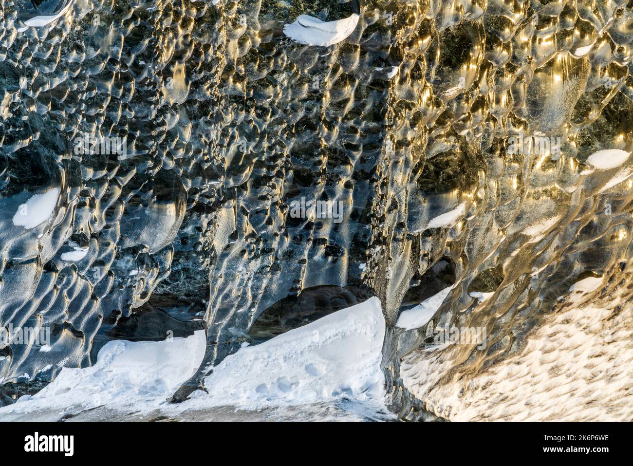 Eishöhle im Vatnajokull-Gletscher, Skaftafell-Nationalpark, Jökulsárlón, Vatnajökull-Nationalpark, Östliche Region, Island, Europa Stockfoto