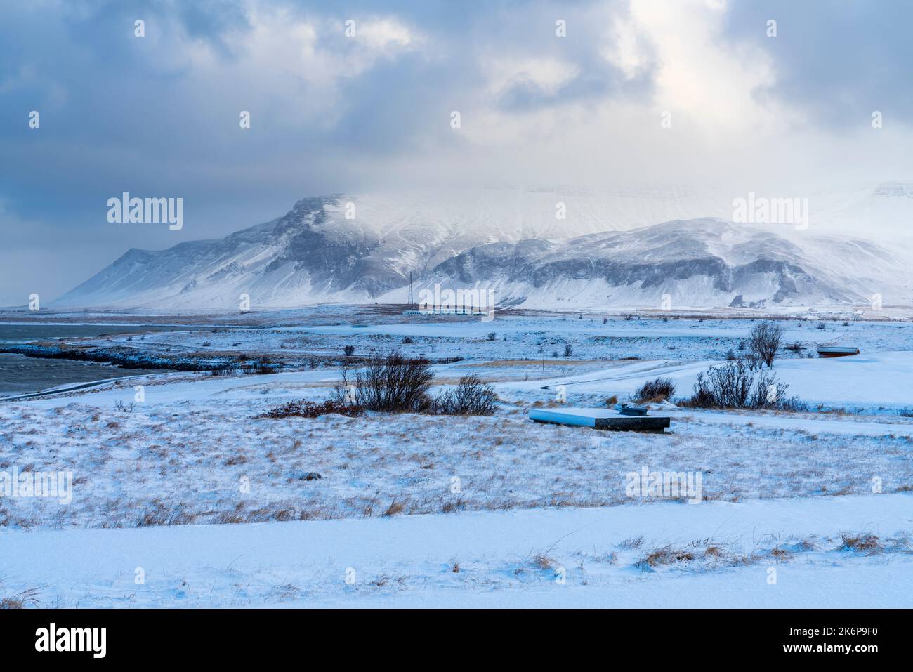 Winterlandschaft in der Nähe von Stadir, Hauptstadtregion, Island, Europa. Stockfoto