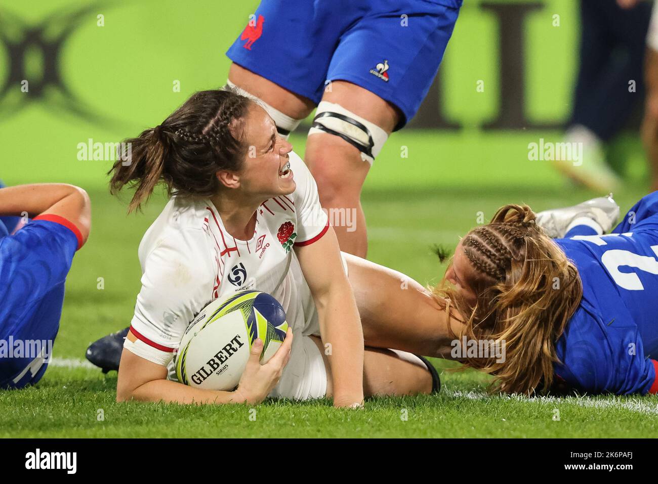 Emily Scarratt aus England gewinnt beim Rugby-Weltcup-Spiel der Frauen Frankreich gegen England Frauen im Northland Events Center, Whangarei, Neuseeland, 15.. Oktober 2022 (Foto von Natalie Bell/News Images) Stockfoto