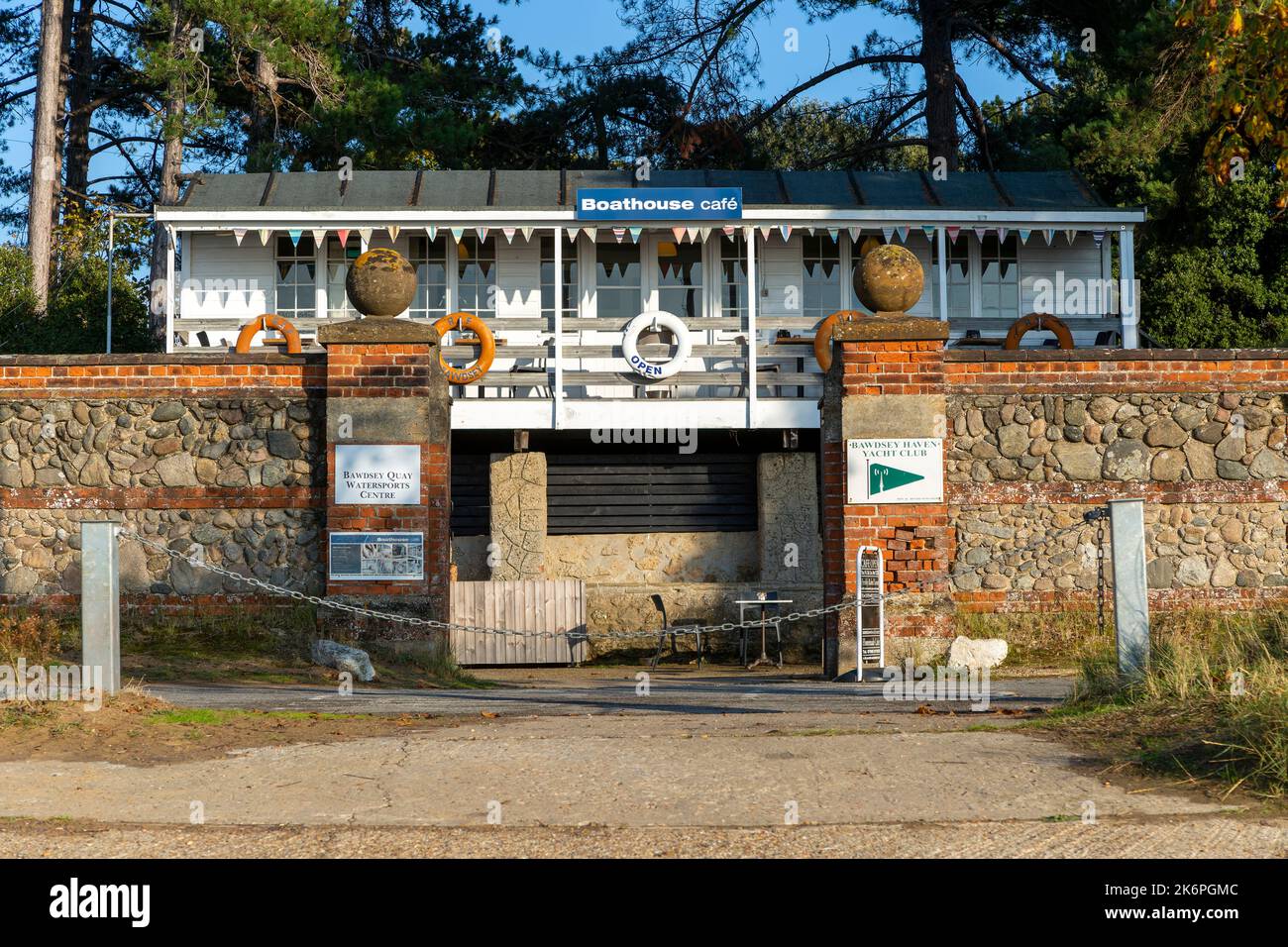 Boathouse Cafe Building, Bawdsey Quay, Suffolk, England, Großbritannien Stockfoto