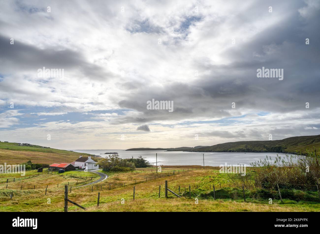 Landschaft an der Ostküste von Yell, Shetland, Schottland, Großbritannien Stockfoto