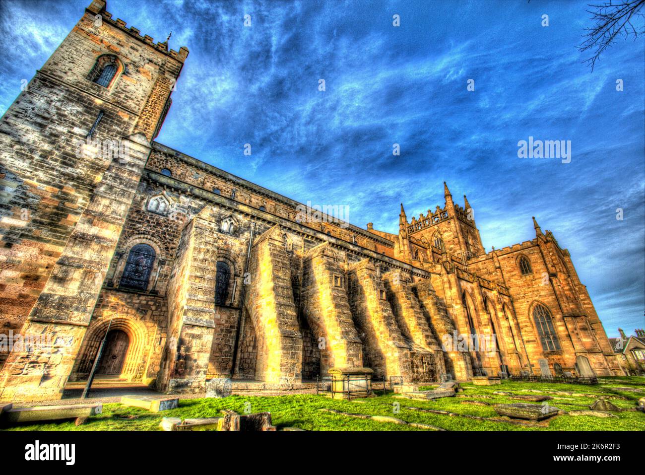 Stadt Dunfermline, Schottland. Künstlerische Ansicht der südlichen façade der Abtei von Dunfermline. Stockfoto