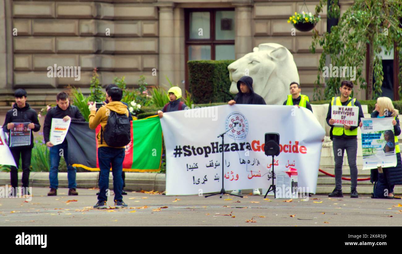 Glasgow, Schottland, Vereinigtes Königreich 15. October, 2022 Anti-Hijab Iran Protest auf george Square das Verwaltungszentrum der Stadt vor den ratskammern und dem Kenotaph.Credit Gerard Ferry/Alamy Live News Stockfoto