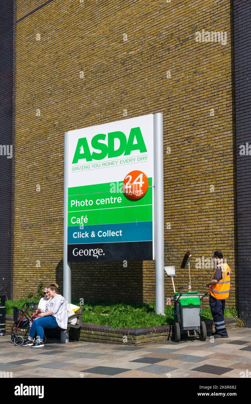 Schild für einen Asda-Supermarkt im Süden Londons. Stockfoto