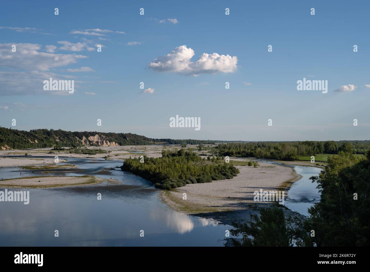 Tal des Flusses Tagliamento in Friuli, Italien bei Pinzano im Sommer Stockfoto