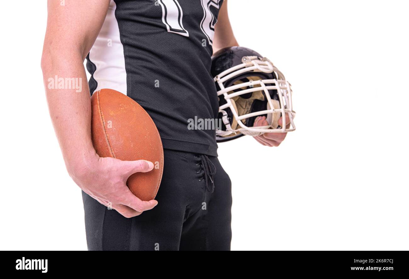 Amerikanischer Fußballspieler mit Ball isoliert auf weißem Hintergrund. Stockfoto