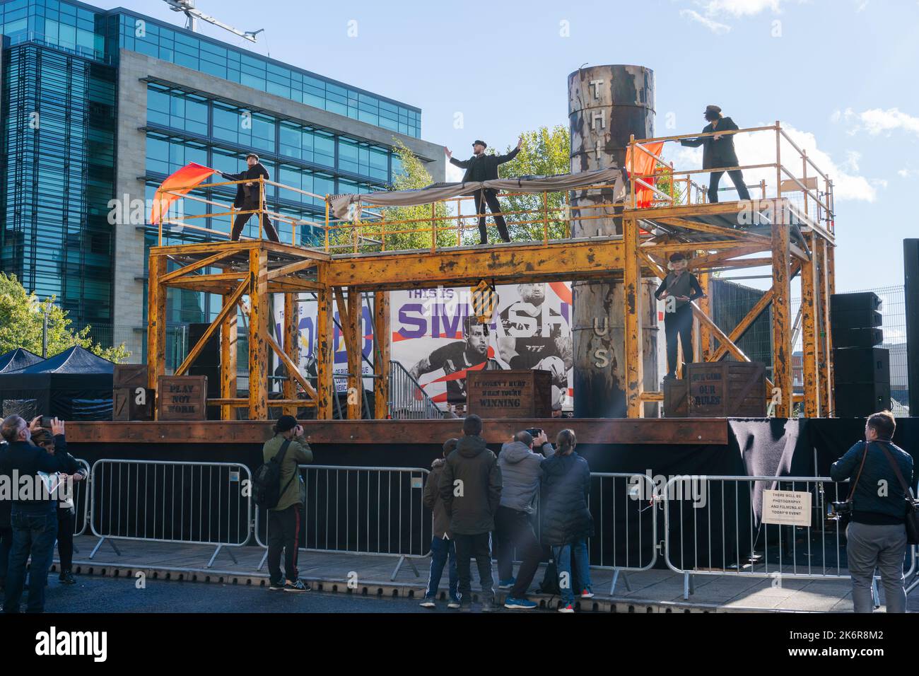 Newcastle upon Tyne, Großbritannien. 15.. Oktober 2022. Das Sind Wir! Leistung vor dem Spiel bei der Rugby League Männer-Weltmeisterschaft Credit: Hazel Plater/Alamy Live News Stockfoto