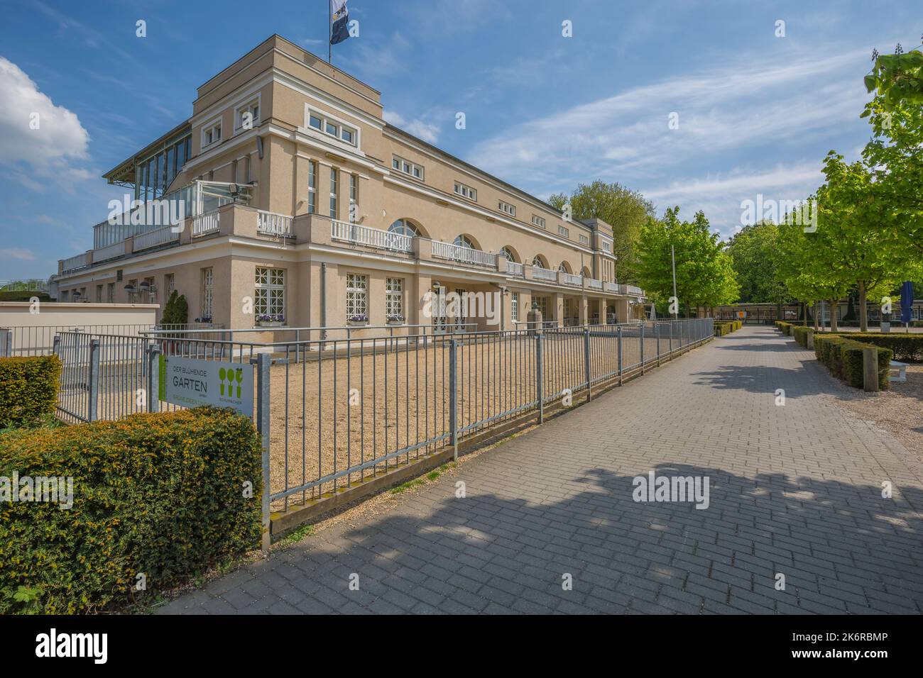 Krefeld, Nordrhein-Westfalen, Deutschland - 6.. Mai 2017 : Bauen auf dem Pferderennplatz in Krefeld Stockfoto