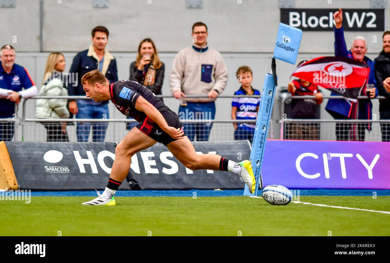 Alex Lewington von Saracens erzielt am 15. Oktober 2022 beim Rugby-Spiel der Gallagher Premiership zwischen Saracens und Bath Rugby im StoneX Stadium, London, England, eine zweite Halbzeit. Foto von Phil Hutchinson. Nur zur redaktionellen Verwendung, Lizenz für kommerzielle Nutzung erforderlich. Keine Verwendung bei Wetten, Spielen oder Veröffentlichungen einzelner Clubs/Vereine/Spieler. Kredit: UK Sports Pics Ltd/Alamy Live Nachrichten Stockfoto
