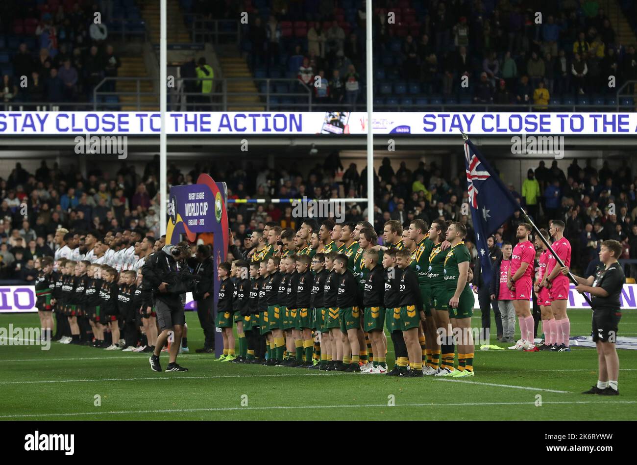 Die Teams aus Australien und Fidschi stehen vor dem Rugby-League-Weltcup-Spiel der Gruppe B im Headingley Stadium in Leeds an. Bilddatum: Samstag, 15. Oktober 2022. Stockfoto