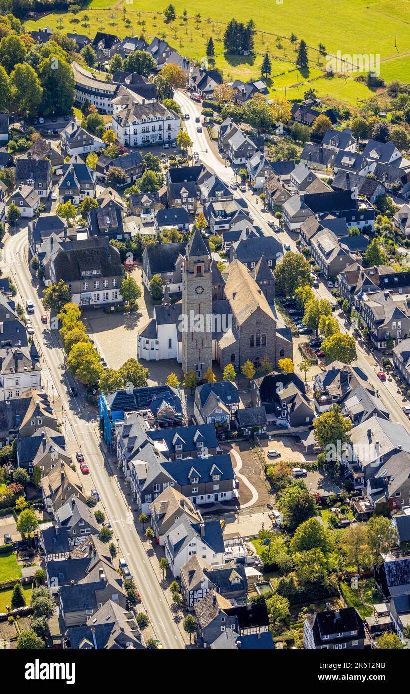 , Luftaufnahme, Kath. St.-Alexander-Kirche, Schmallenberg, Sauerland, Nordrhein-Westfalen, Deutschland, Kultstätte, DE, Europa, Glaubensgemeinschaft, Ort Stockfoto