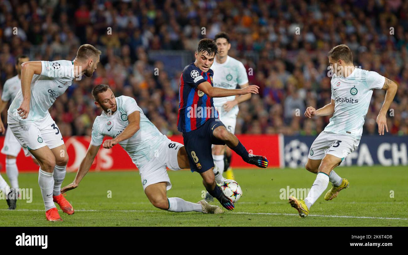 Barcelona, Spanien. 12. Oktober 2022. Spanien, Barcelona, 12 2022. oktober: Pedri (mittelfeldspieler des fc Barcelona) greift während des Fußballspiels FC BARCELONA gegen FC INTER, UCL 2022-2023 Gruppe C matchday4 im Camp Nou den Strafraum in der zweiten Halbzeit an (Foto: © Fabrizio Andrea Bertani/Pacific Press via ZUMA Press Wire) Stockfoto