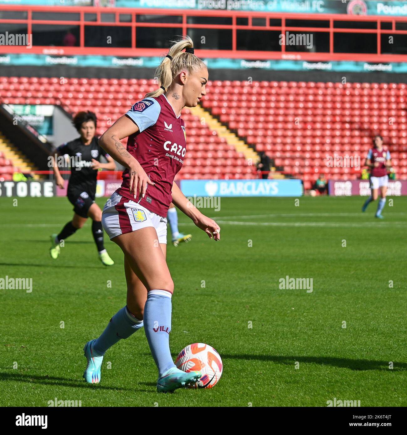 Alisha Lehmann von Aston Villa beim Frauen-Super-League-Spiel zwischen Aston Villa und West Ham, 15. 2022. Oktober (Karl W Newton/SPP) Quelle: SPP Sport Pressefoto. /Alamy Live News Stockfoto