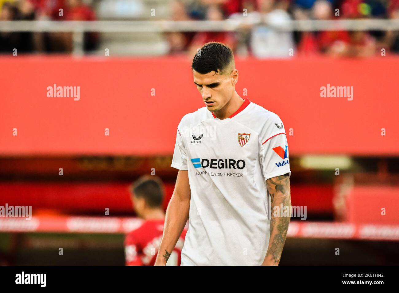 MALLORCA, SPANIEN - 15. OKTOBER: Erik Lamela von Sevilla CF reagiert während des Spiels zwischen RCD Mallorca und Sevilla CF von La Liga Santander am 15. Oktober 2022 im Son Moix Stadium von Mallorca, Spanien. (Foto von Samuel Carreño/PxImages) Credit: Px Images/Alamy Live News Stockfoto