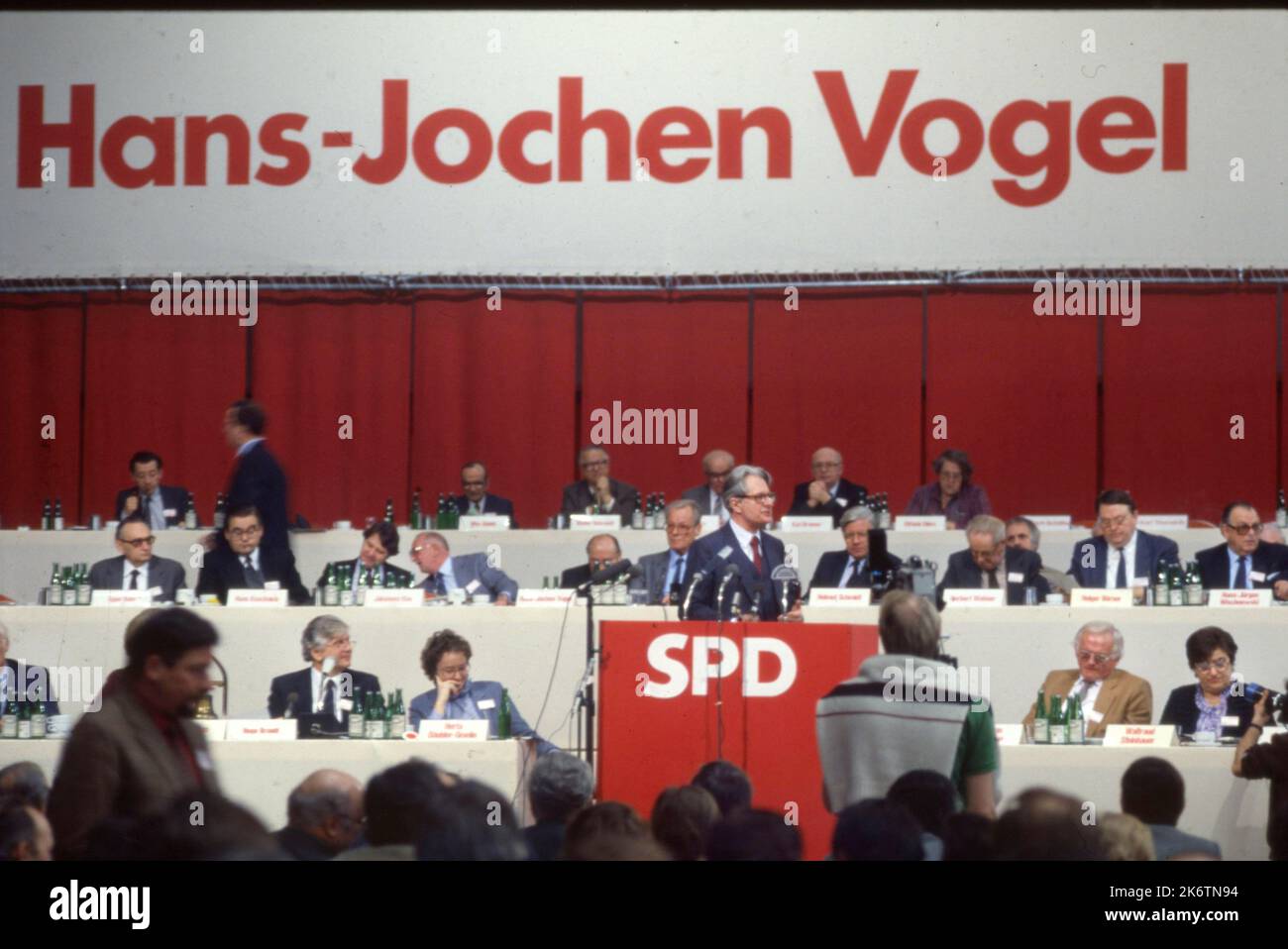 Dortmund. Parteitag der Sozialdemokratischen Partei Deutschlands SPD) am 29. 6. 1983 in der Westfalenhalle. Hans-Jochen Vogel Stockfoto