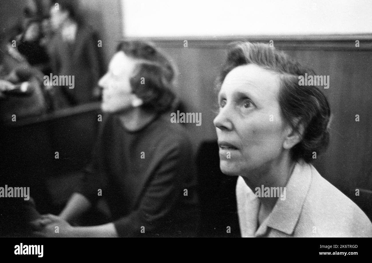 1967 inszenierten vier Rebbert-Schwestern eine filmische Performance vor dem Landgericht Dortmund. Jahrelang hatten sie Banken und betrogen Stockfoto