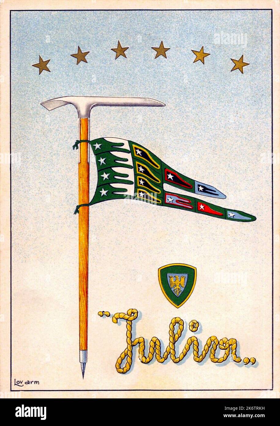60er Jahre Ca , ITALIEN : Eine Gedenkpostkarte für italienische Militär-ALPINI-Soldaten der BATTAGLIONE JULIA (Friaul Julisch Venetien) . Kunstwerk von unbekannt signiert Lov. Arm. - ALPINO - ALPINE - ALPINI - CARTOLINA POSTALE - miliari soldati italiani - GESCHICHTE - FOTO STORICHE - ILLUSTRATION - picozza - Eispickel - Flagge - bandiera --- Archivio GBB Stockfoto