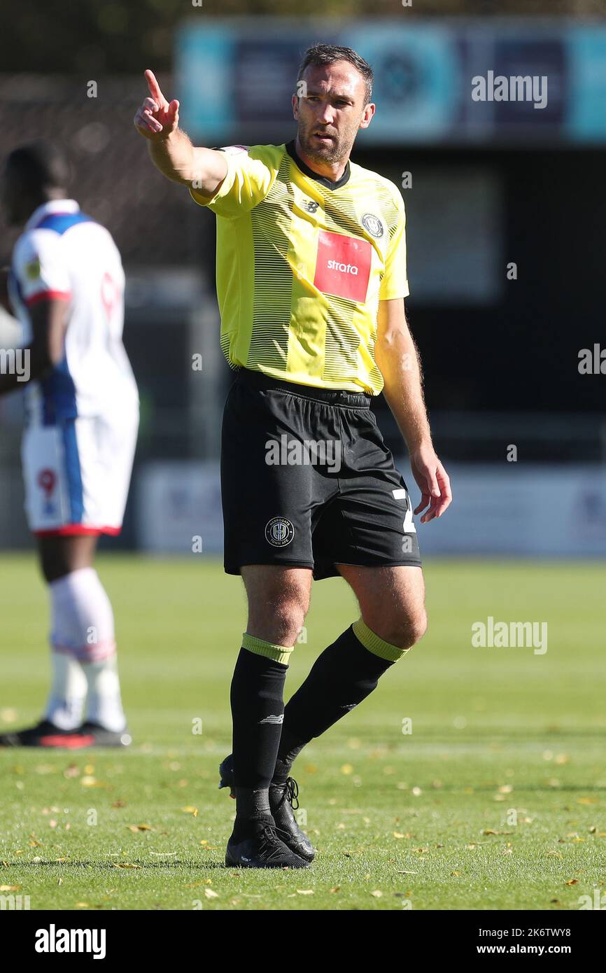 Rory McArdle von Harrogate Town während des Spiels der Sky Bet League 2 zwischen Harrogate Town und Hartlepool United in Wetherby Road, Harrogate am Samstag, 15.. Oktober 2022. (Kredit: Mark Fletcher | MI News) Kredit: MI Nachrichten & Sport /Alamy Live News Stockfoto