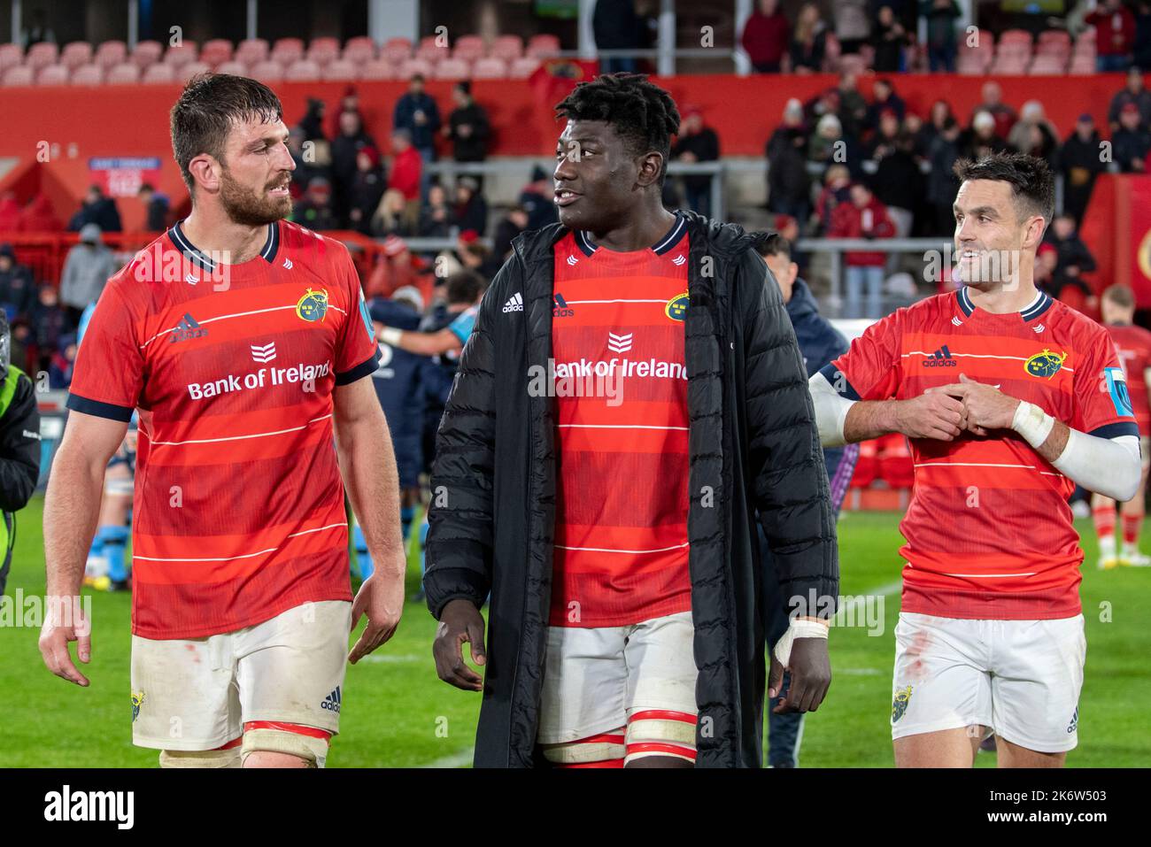 Limerick, Irland. 16. Oktober 2022. Jean Kleyn aus Münster, Edwin Edogbo aus Münster und Conor Murray aus Münster nach dem Spiel der United Rugby Championship Round 5 zwischen Munster Rugby und Vodacom Bulls am 15. Oktober 2022 im Thomond Park in Limerick, Irland (Foto von Andrew SURMA/ Quelle: SIPA USA/Alamy Live News Stockfoto