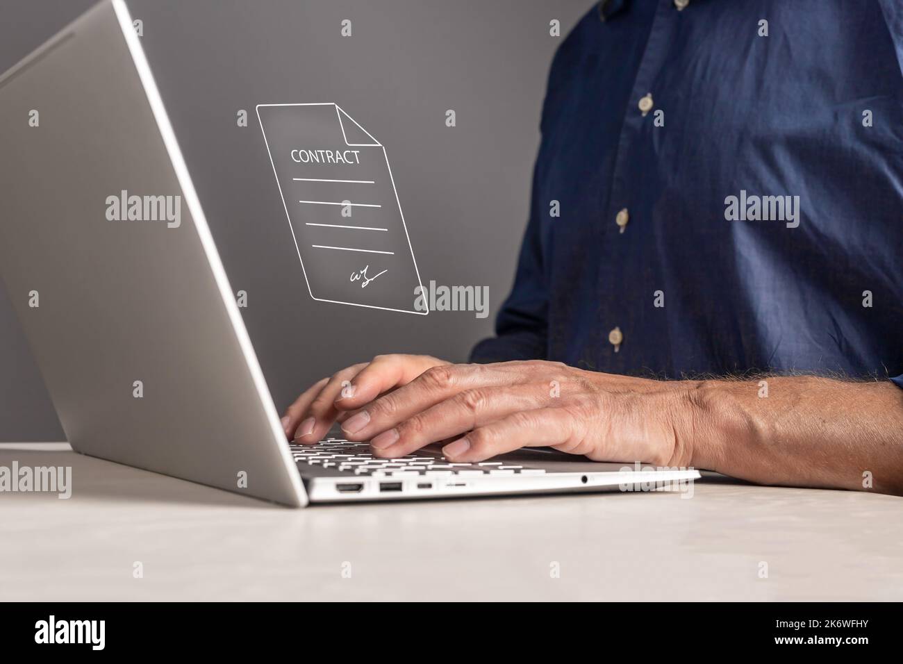 Arbeiten Sie mit elektronischen Dokumenten, elektronischer Vertragsunterzeichnung. Remote-Job. Hochwertige Fotos Stockfoto