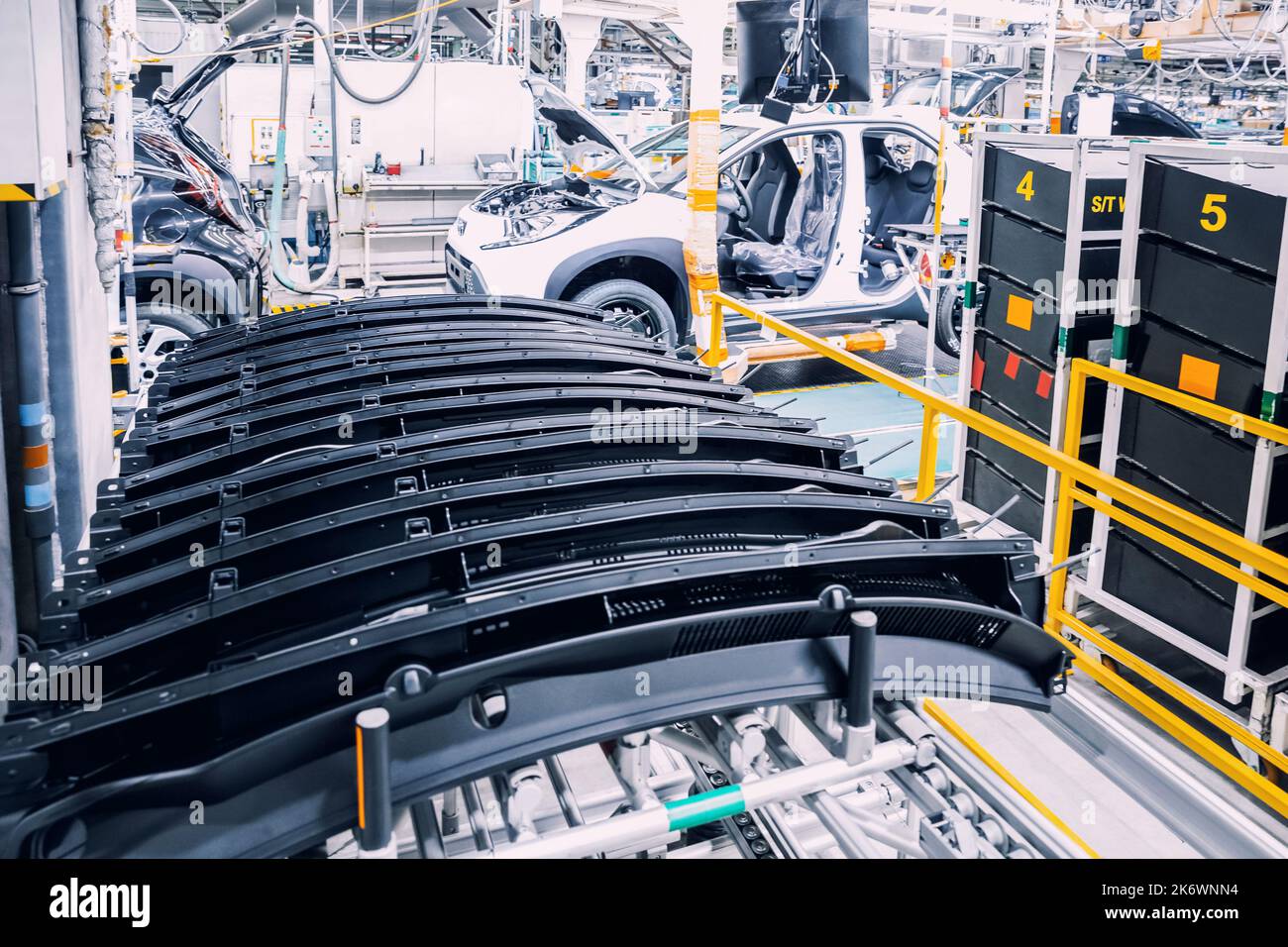 Ersatzteile in einem Automobilwerk Stockfoto