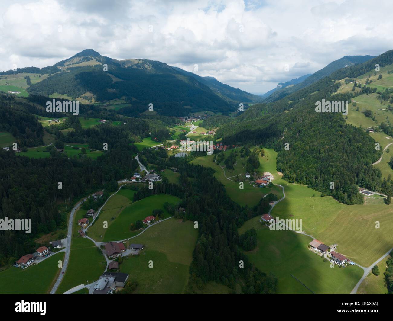 Lech Gemeinde Westösterreichisches Land Vorarlberg, in Bludenz gelegen. Wintersport Urlaubsort Ziel im Sommer. Niederländische Königsfamilie Stockfoto