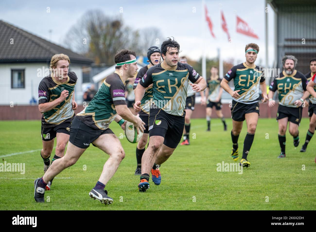 Schwedisches Meisterschaftsfinale im Rugby Allsvenskan-Spiel zwischen Spartacus Rugby Club (rot-weiß) und Erikslund Rugby Stockfoto