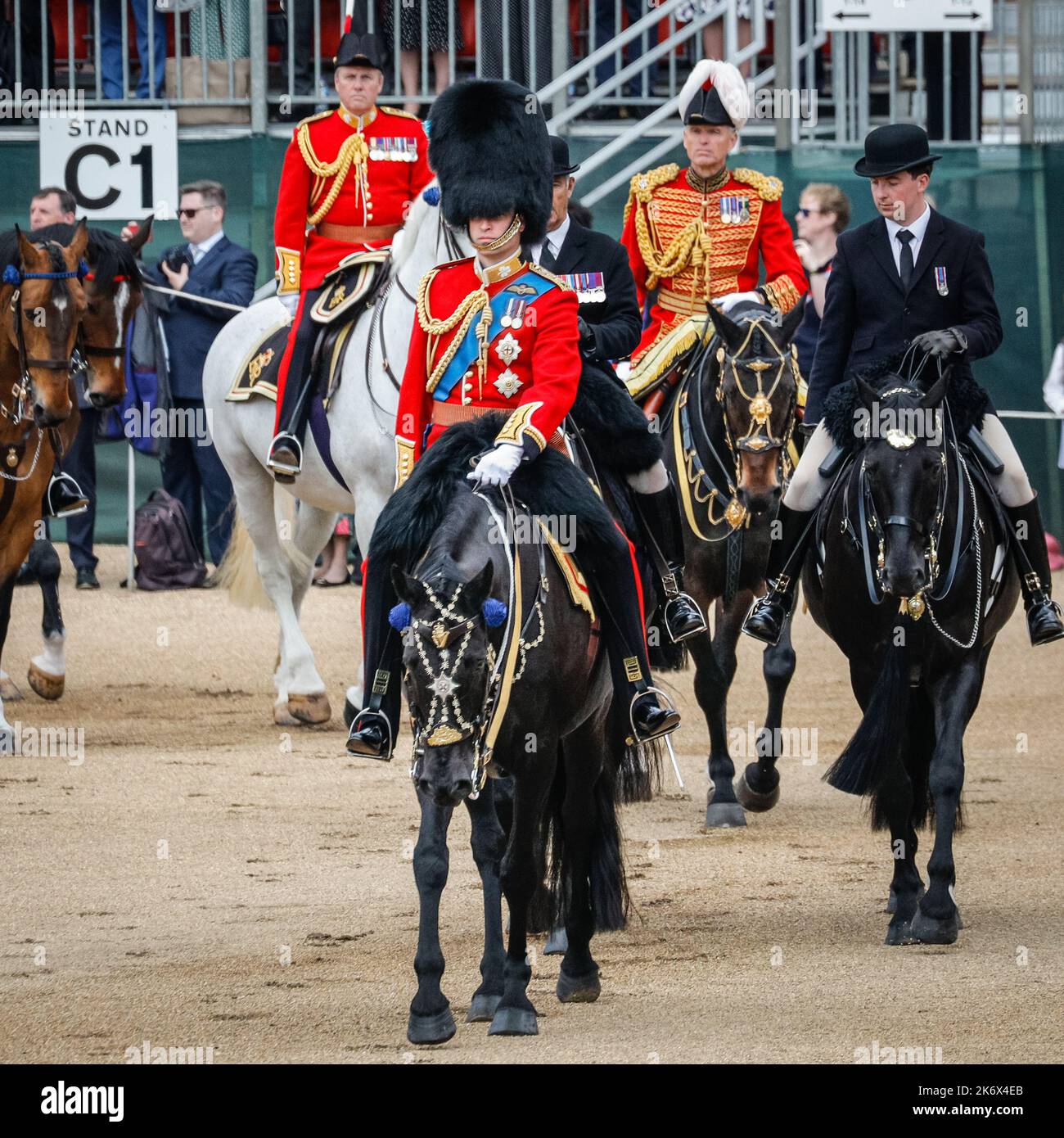 Prinz William, jetzt Prinz von Wales, in zeremonieller Uniform der Irischen Garde zu Pferd, The Colonel's Review, Trooping the Color, London Stockfoto