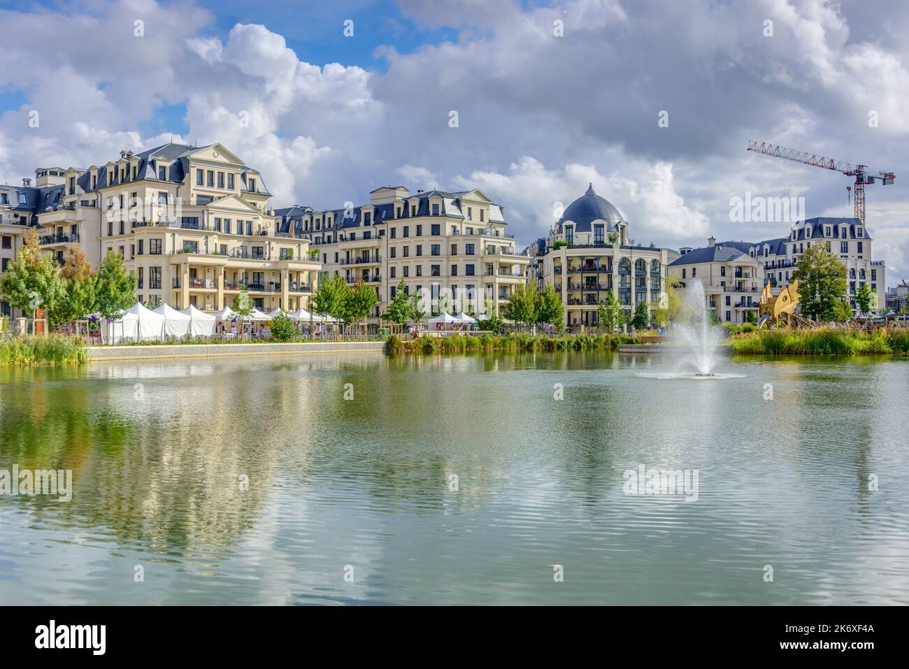 Clamart bei Paris, neue traditionelle Architektur, Wohnanlage Beaurivage // Clamart bei Paris, Neue traditionelle Architektur, Wohnprojekt Beauriva Stockfoto