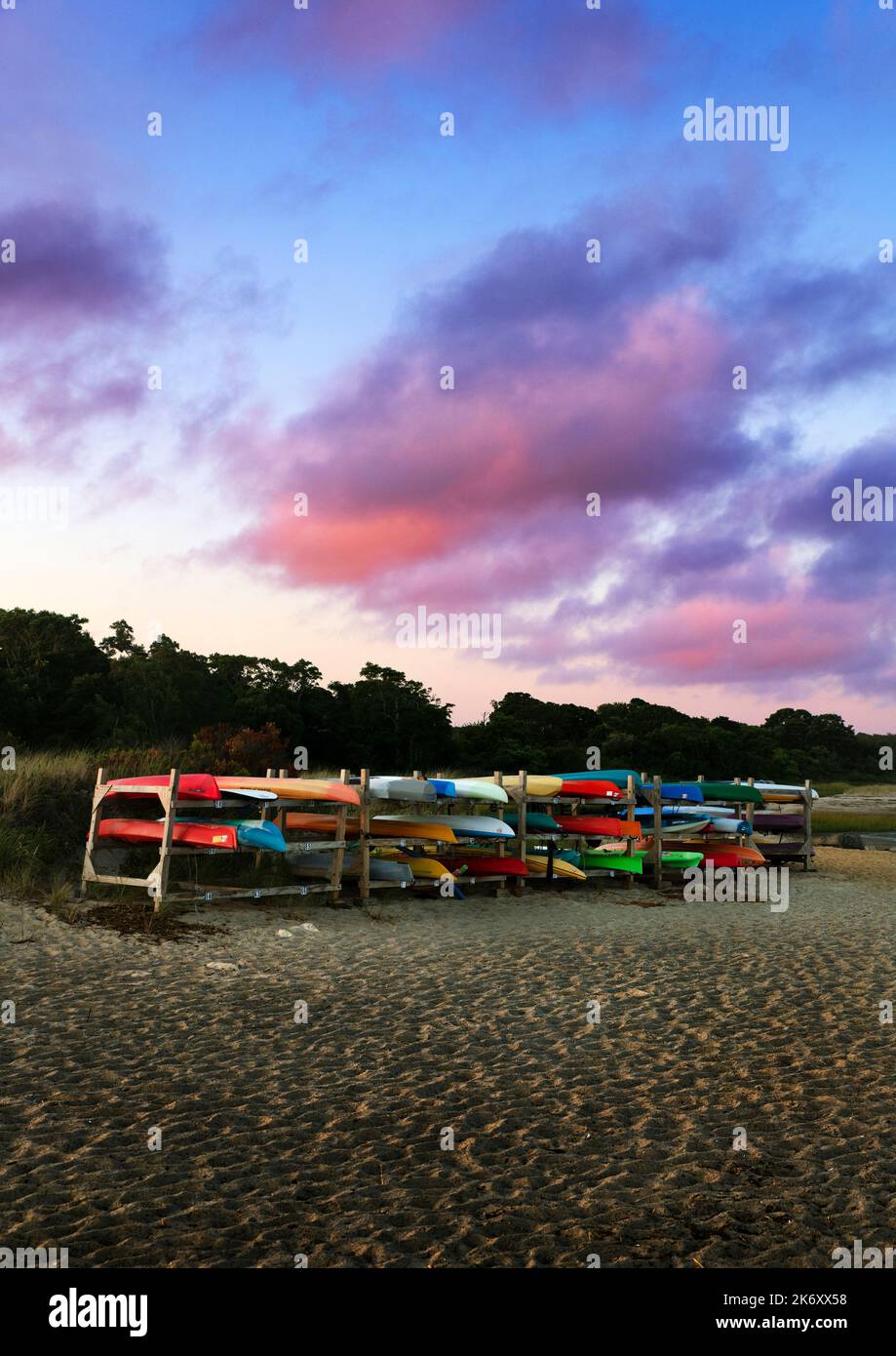 Kajakfahren am Paine's Creek Beach, Brewster, Cape Cod, Massachusetts, USA. Stockfoto