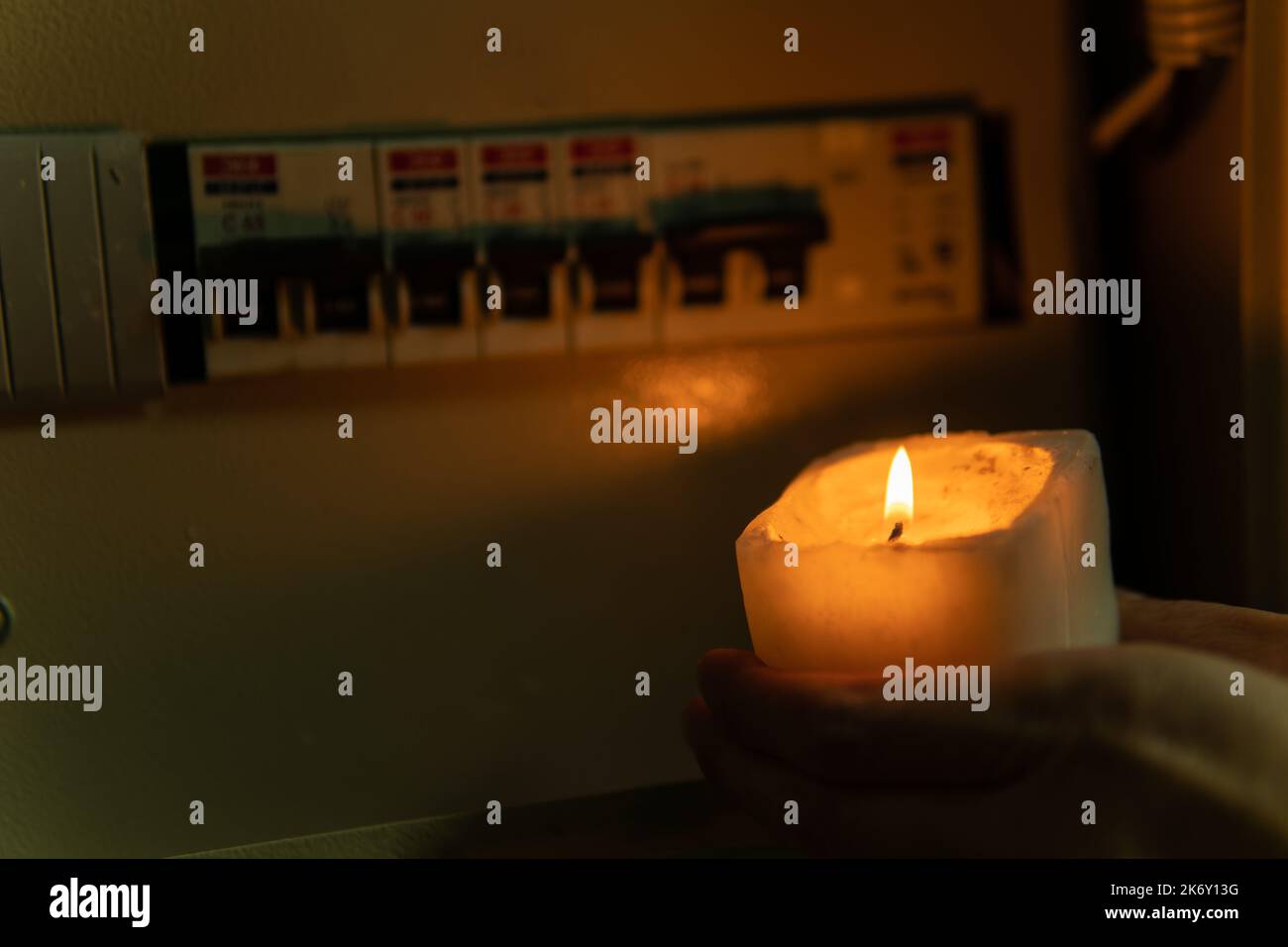 Nachtkonzept Economy-Technologie elektrische aus Stromkreis Rest, von, Box Licht Stockfoto