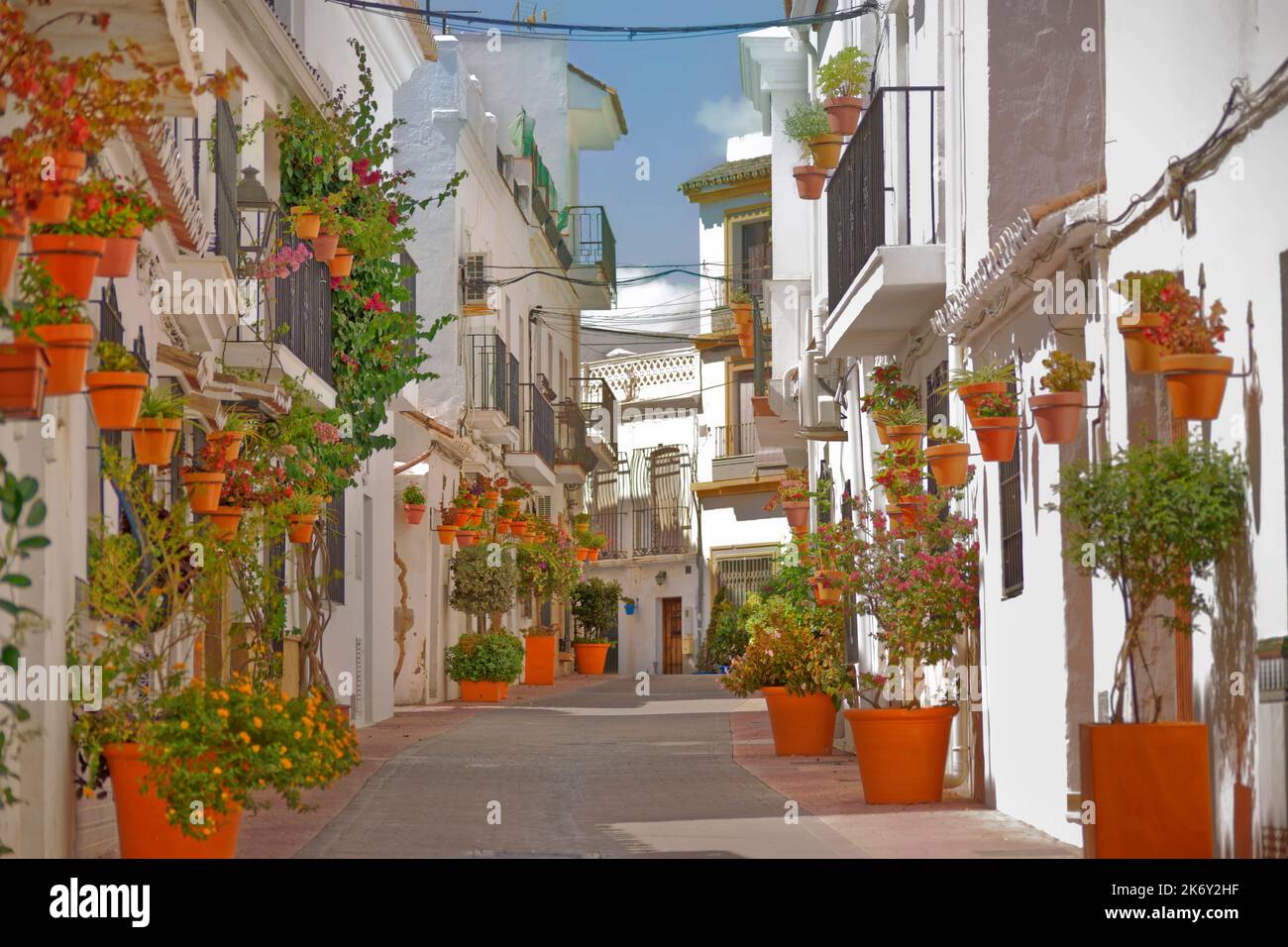 Die Altstadt von Estepona an der Costa del Sol, Teil der Provinz Málaga in Andalusien, Spanien. Stockfoto