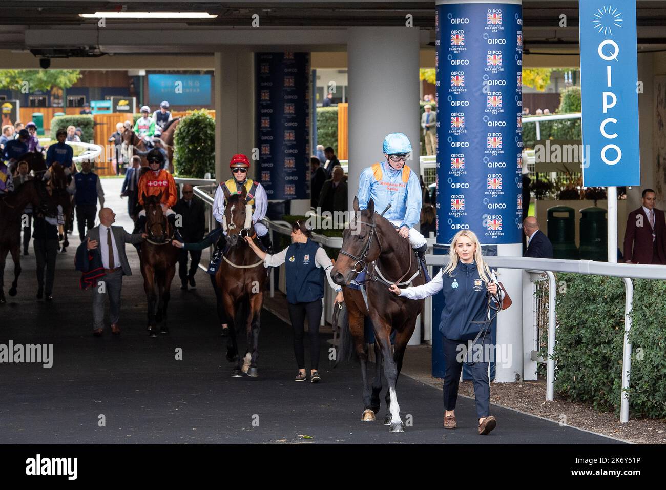 Ascot, Bergen, Großbritannien. 15.. Oktober 2022. Das Pferd Ventura Diamond, das von Jockey Oisin Orr gefahren wird, macht sich auf die Strecke für die QIPCO British Champions Sprint Stakes (Klasse 1) (Gruppe 1) (British Champions Series). Trainer Richard Fahey, Malton. Quelle: Maureen McLean/Alamy Stockfoto