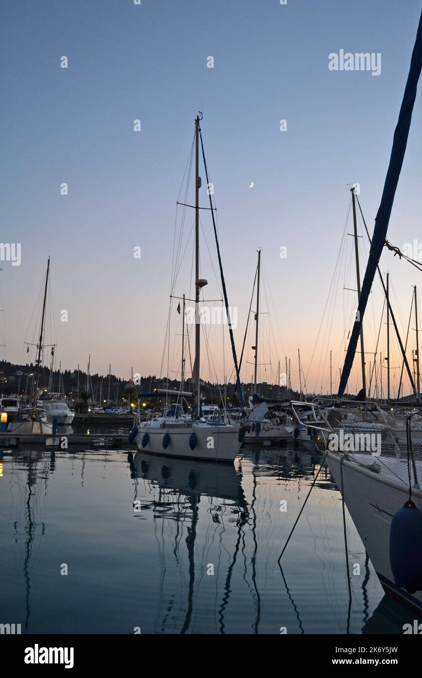 Segelboote in Gouvia Marine auf der Insel Korfu. Stockfoto